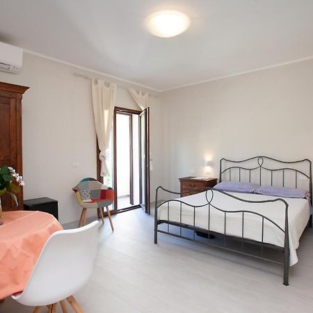 Lu Lioni Rooms Сан Теодоро Екстериор снимка