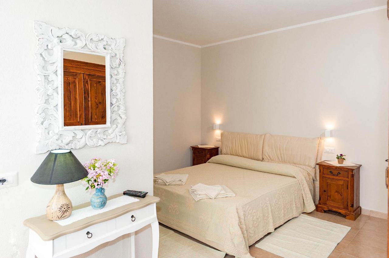 Lu Lioni Rooms Сан Теодоро Екстериор снимка