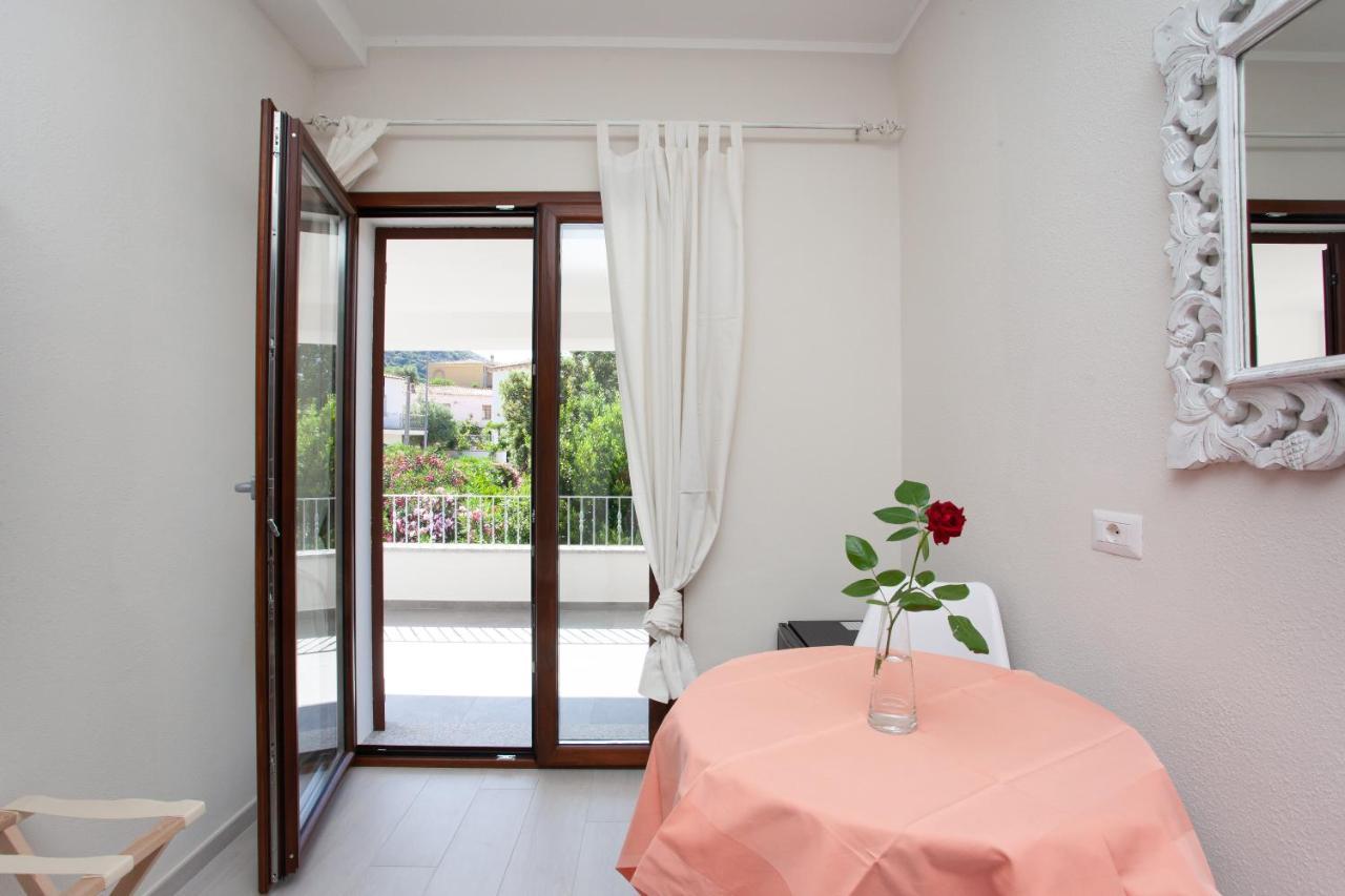 Lu Lioni Rooms Сан Теодоро Екстериор снимка