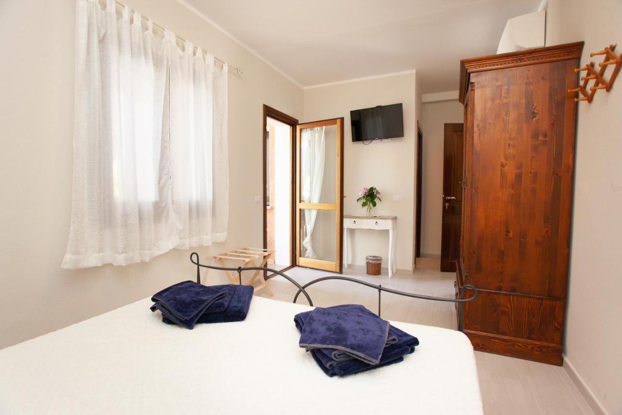 Lu Lioni Rooms Сан Теодоро Екстериор снимка