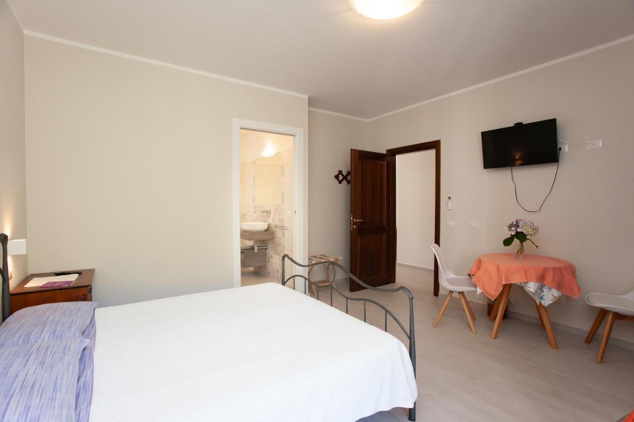 Lu Lioni Rooms Сан Теодоро Екстериор снимка