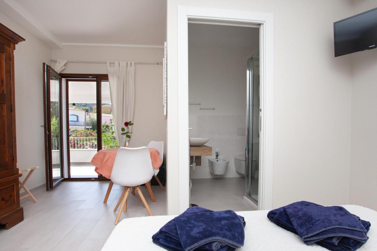 Lu Lioni Rooms Сан Теодоро Екстериор снимка