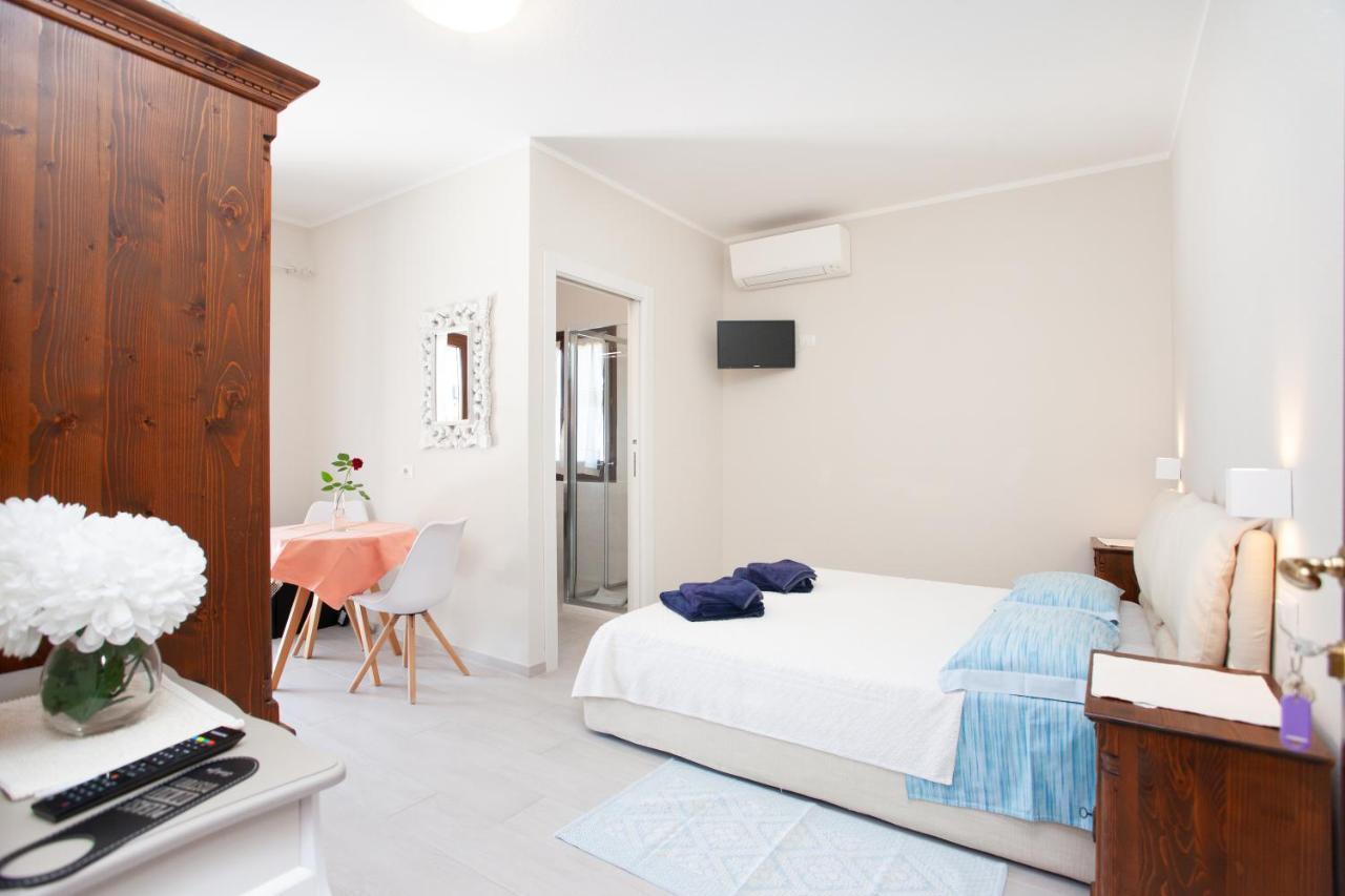 Lu Lioni Rooms Сан Теодоро Екстериор снимка