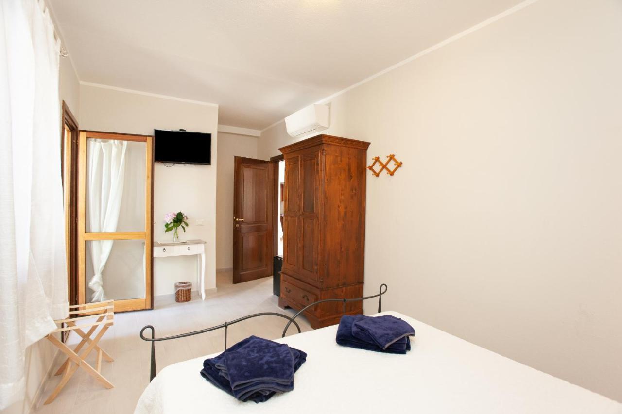 Lu Lioni Rooms Сан Теодоро Екстериор снимка