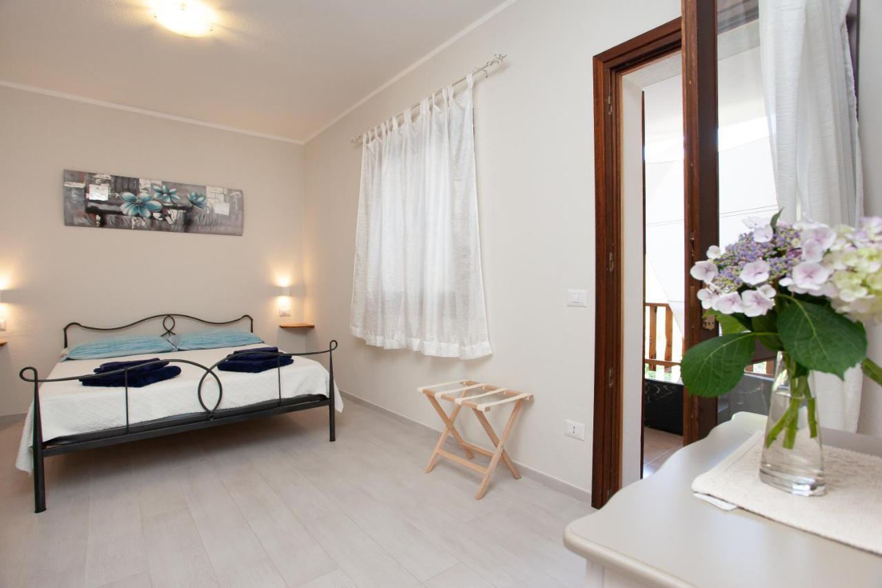 Lu Lioni Rooms Сан Теодоро Екстериор снимка